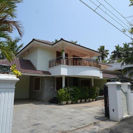 Pinky'S Villa Thiruvananthapuram Bagian luar foto