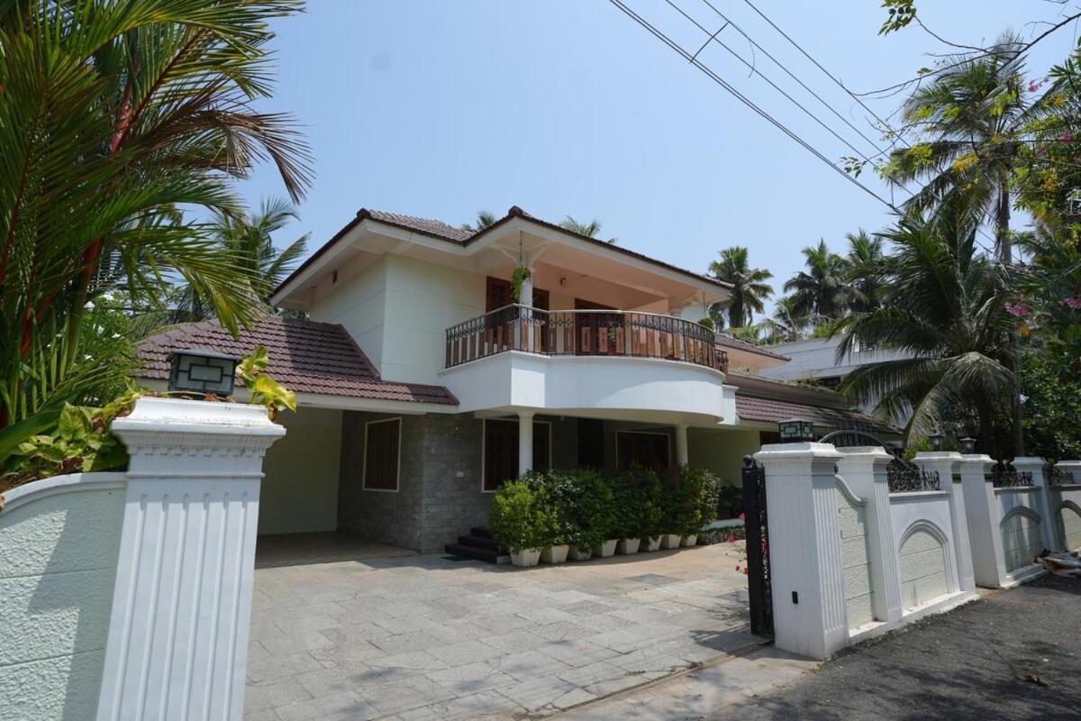 Pinky'S Villa Thiruvananthapuram Bagian luar foto