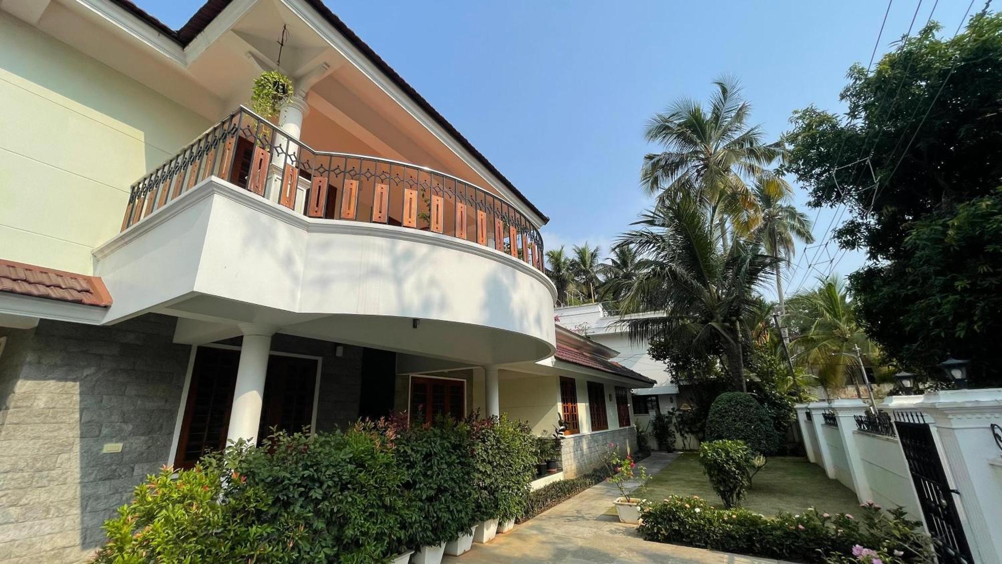 Pinky'S Villa Thiruvananthapuram Bagian luar foto