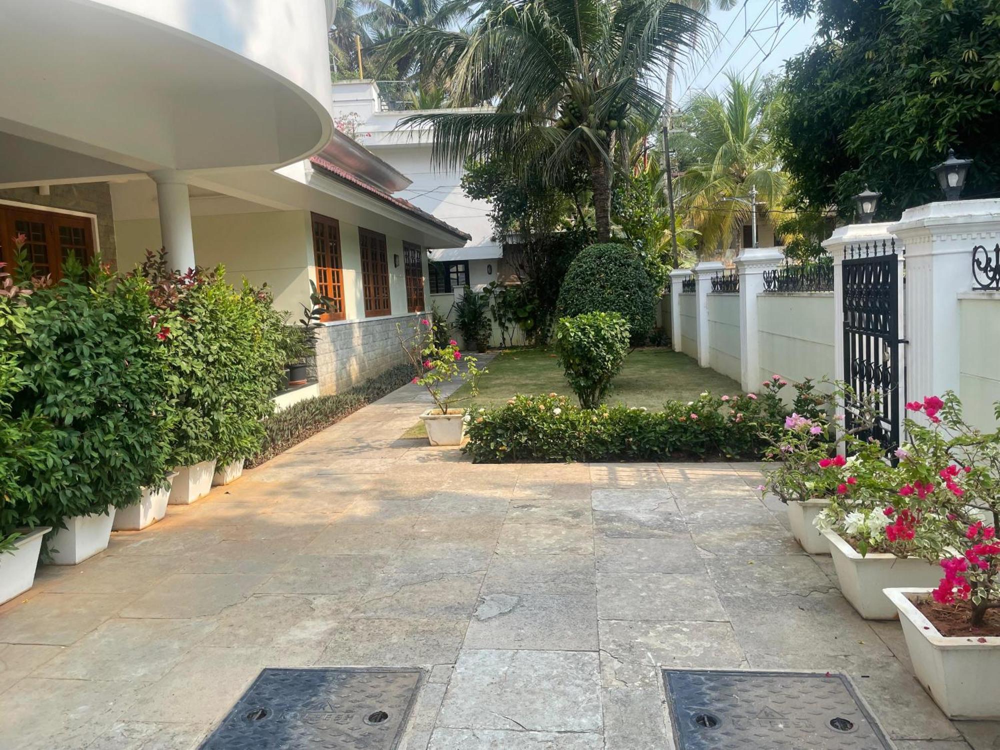 Pinky'S Villa Thiruvananthapuram Bagian luar foto