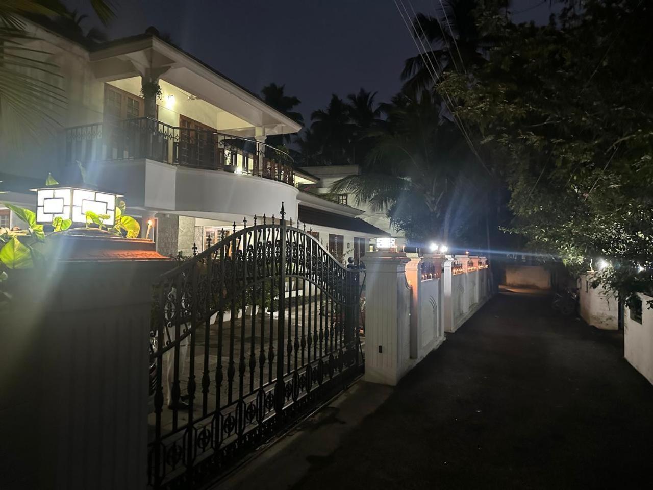 Pinky'S Villa Thiruvananthapuram Bagian luar foto